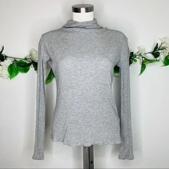 VINCE Ribbed Knit Turtle Neck Grey Top - Picture 2 of 7